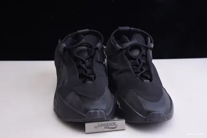 hype Yeezy 700 Black MNVN Boost Adidas Triple FV4440 0522